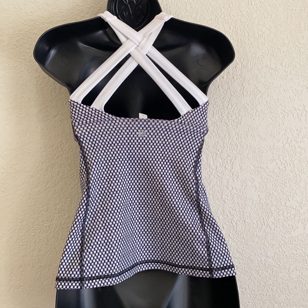 Lululemon workout top with built in bra - Picture 2 of 2